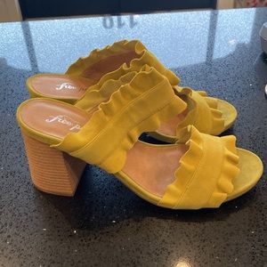 Free People Yellow Rosie Ruffle Heel Size 41 NWT